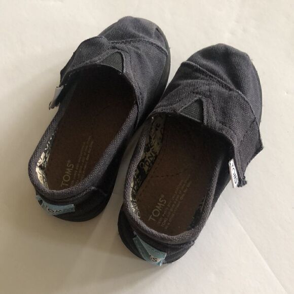 Toms black Velcro closure toddler play sneakers size 6 - Picture 2 of 7